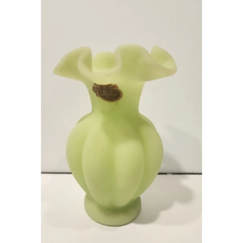 Vintage Fenton Lime Sherbet Custard Uranium Glass Satin Ruffled Vase w/sticker‎
